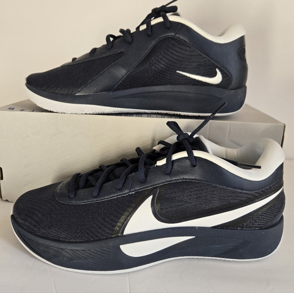Nike NEW, Dark Navy and White Athletic Shoes.Size 11.5 main image 4